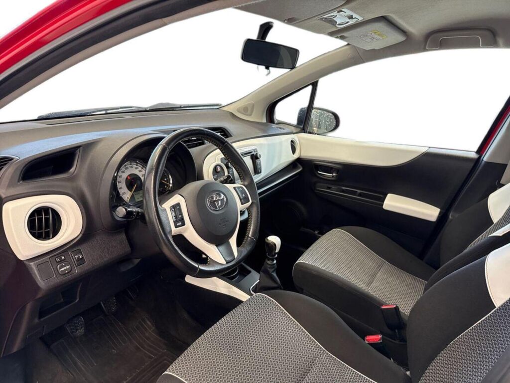 Toyota Yaris 2013 Punainen