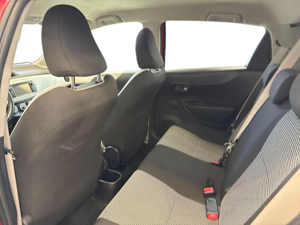 Toyota Yaris 2013 Punainen