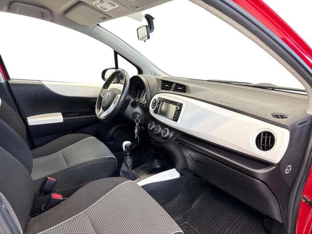 Toyota Yaris 2013 Punainen