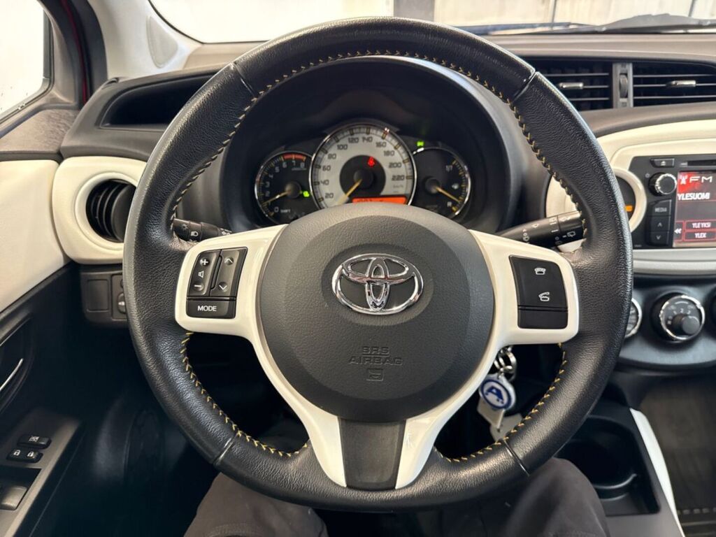 Toyota Yaris 2013 Punainen