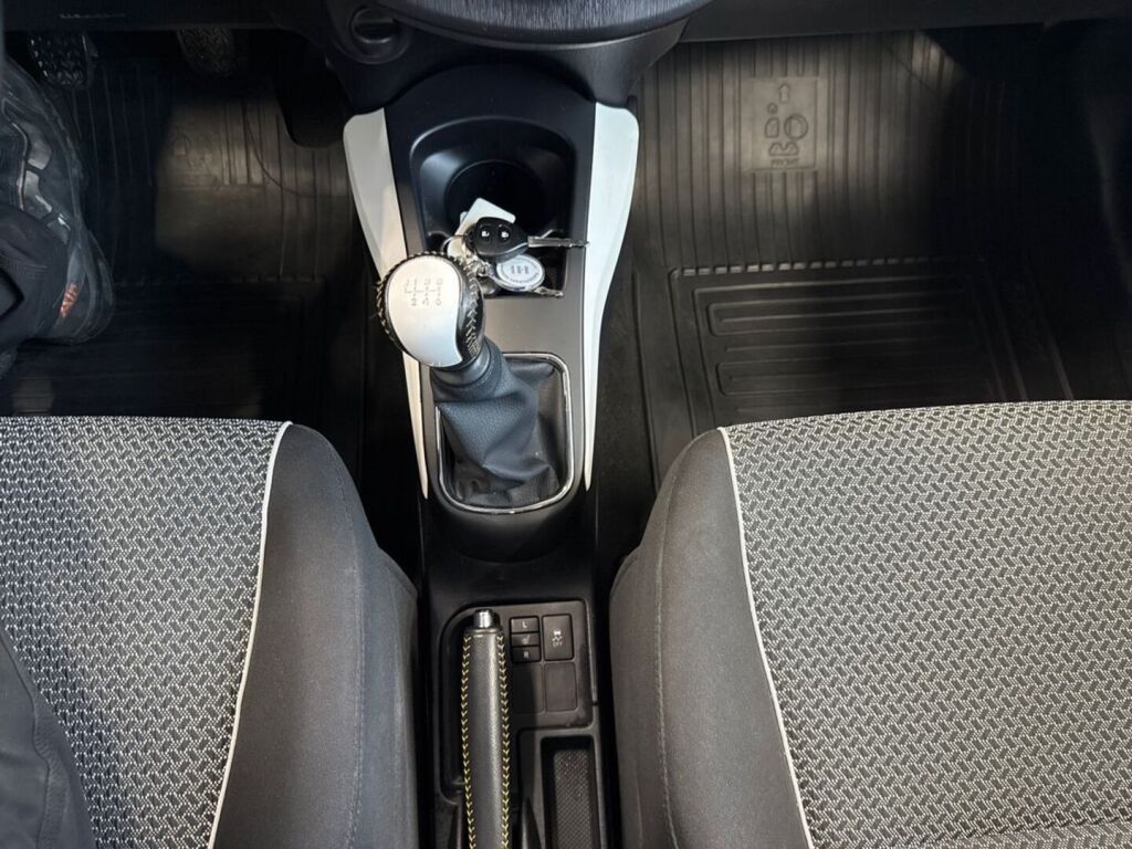 Toyota Yaris 2013 Punainen