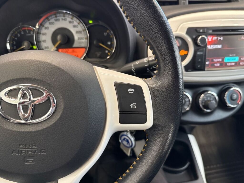 Toyota Yaris 2013 Punainen