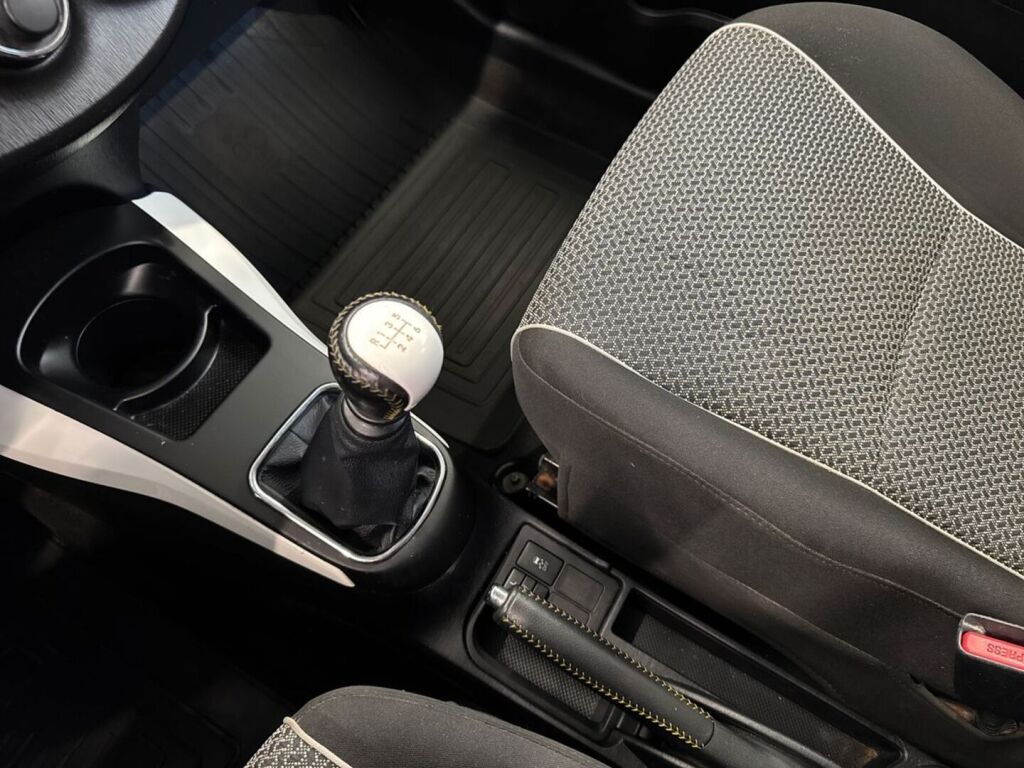Toyota Yaris 2013 Valkoinen