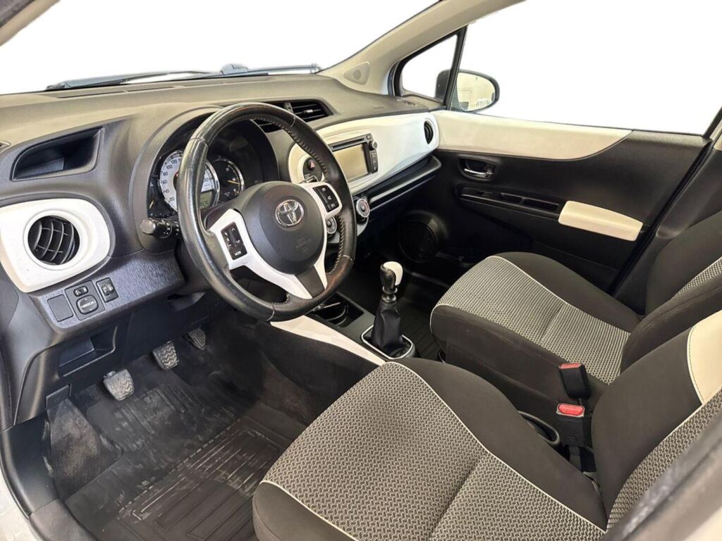 Toyota Yaris 2013 Valkoinen