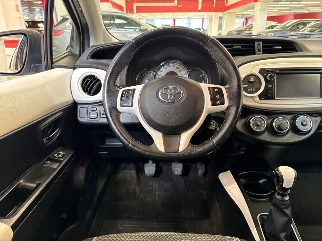 Toyota Yaris 2013 Valkoinen