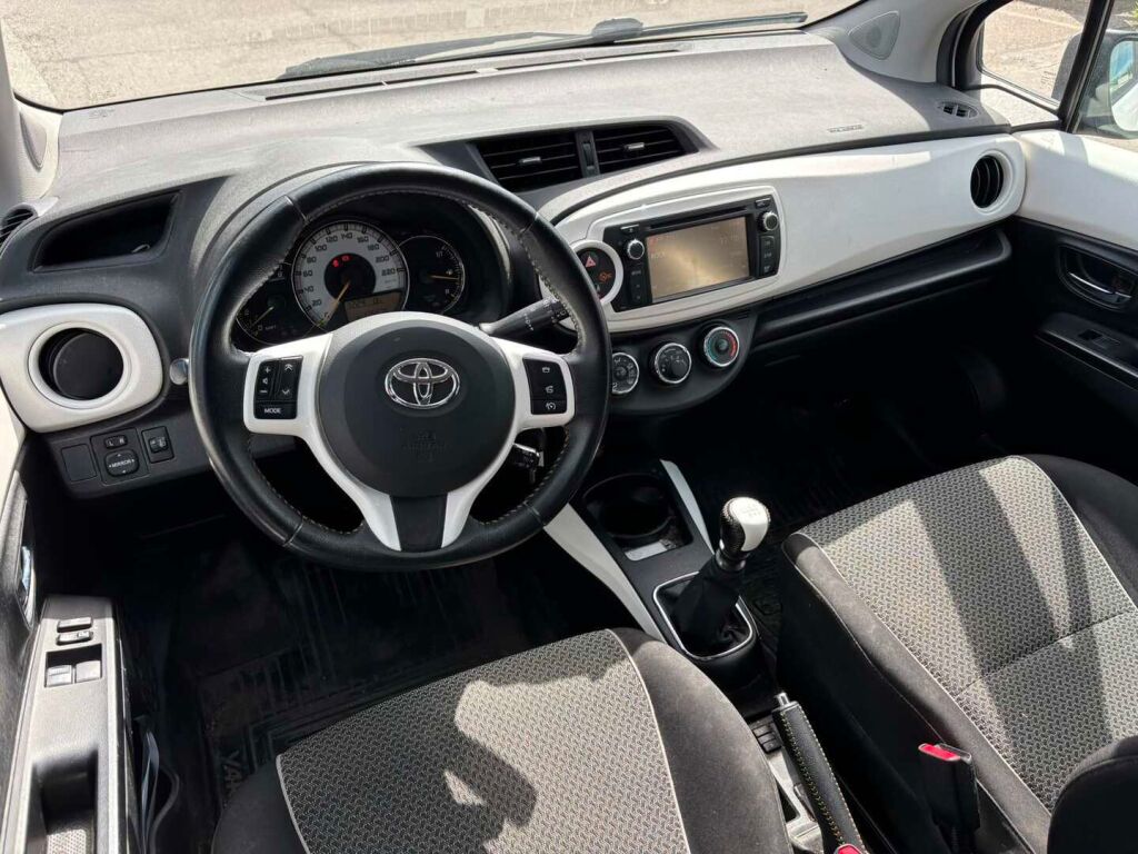 Toyota Yaris 2013 Valkoinen