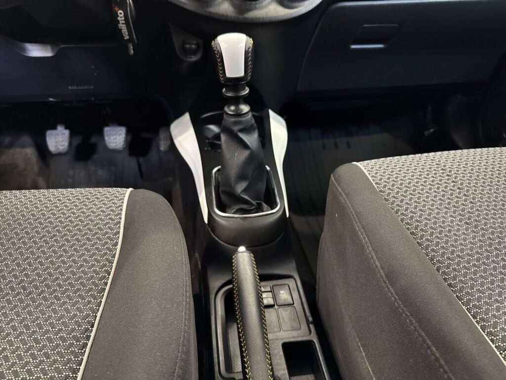 Toyota Yaris 2013 Valkoinen