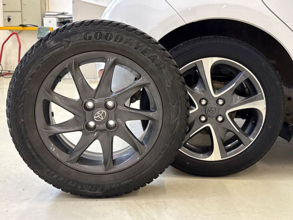 Toyota Yaris 2013 Valkoinen