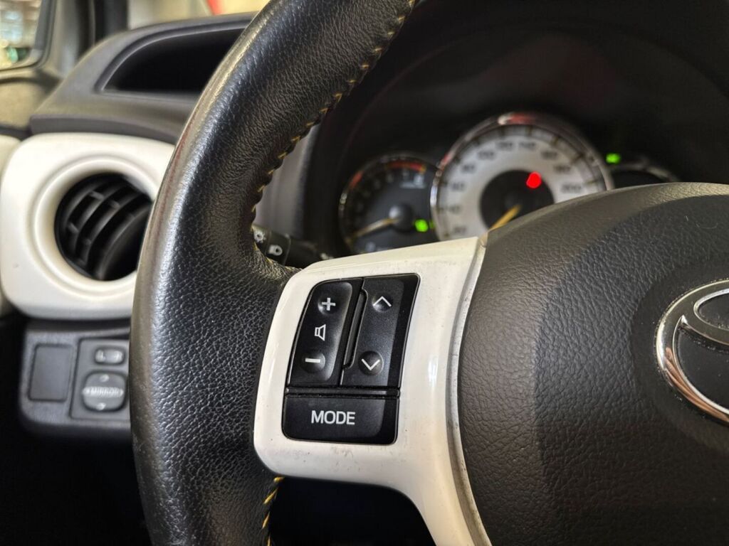 Toyota Yaris 2013 Valkoinen