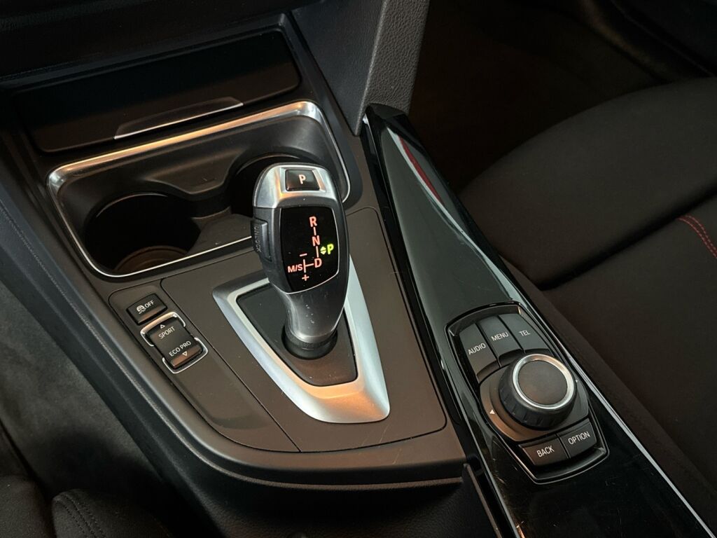 BMW 318 2013 Valkoinen