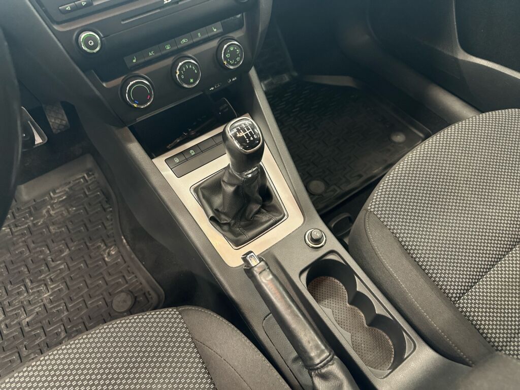 Skoda Octavia 2013 Punainen