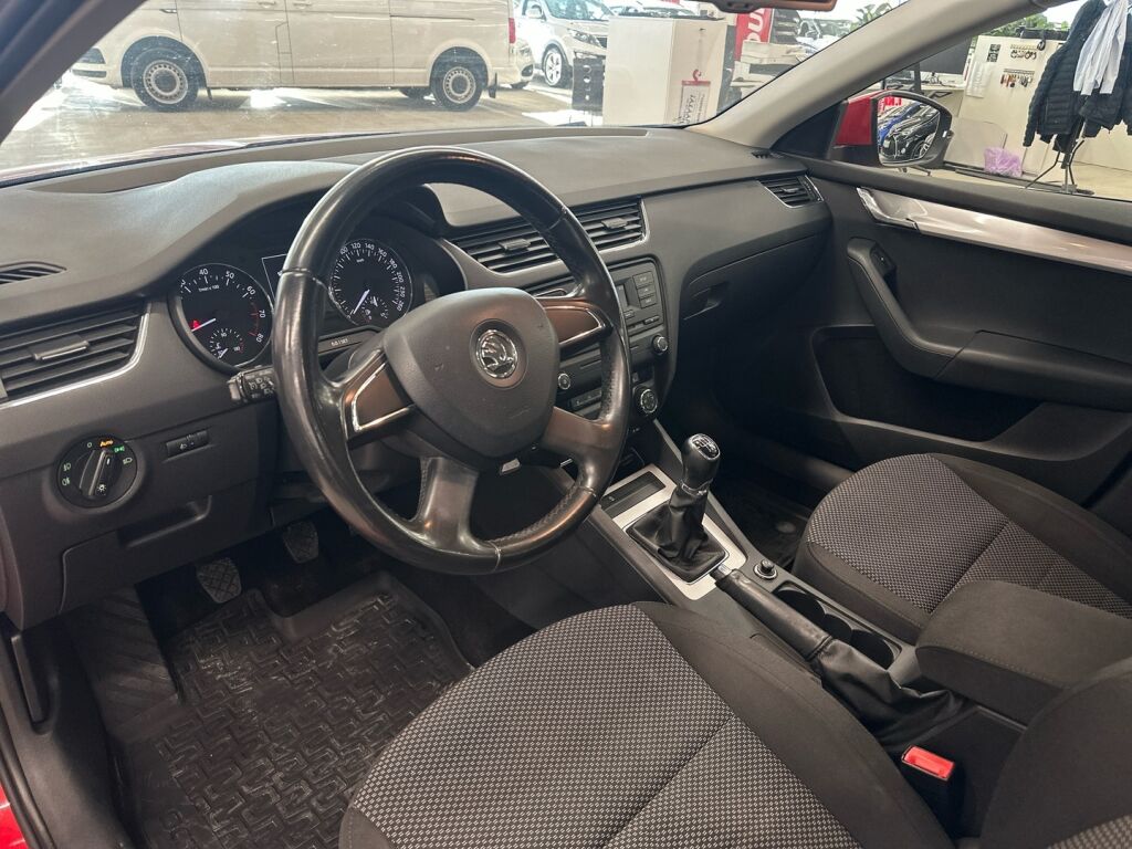 Skoda Octavia 2013 Punainen