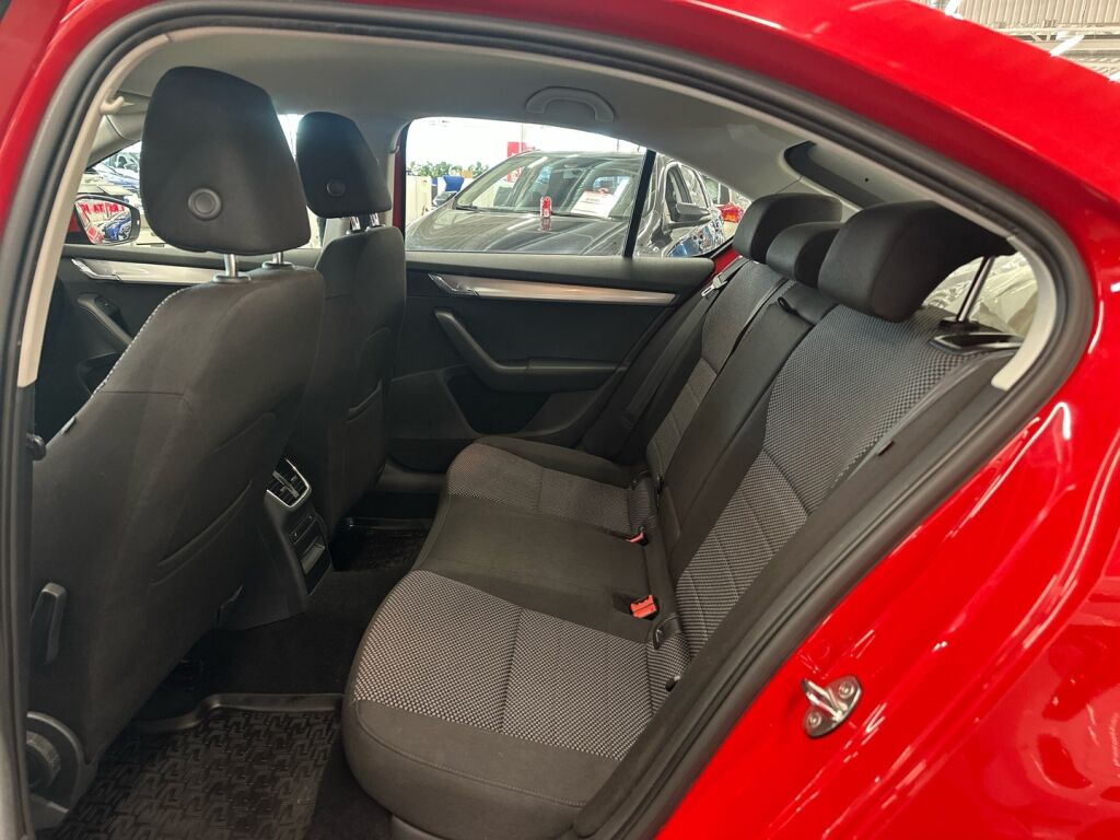 Skoda Octavia 2013 Punainen