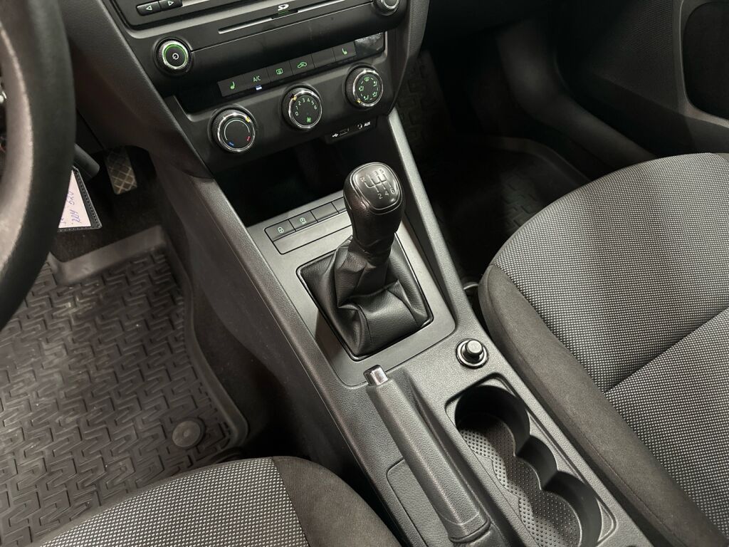 Skoda Octavia 2013 Valkoinen