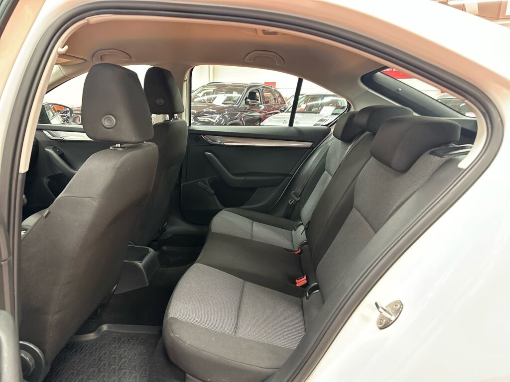 Skoda Octavia 2013 Valkoinen