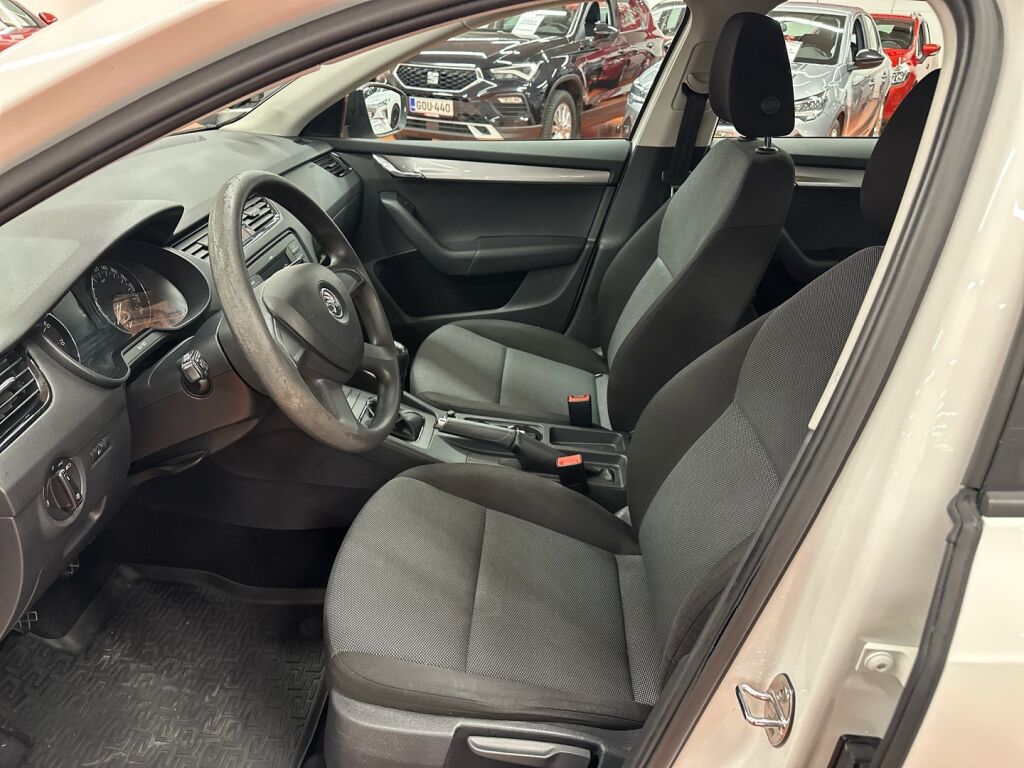 Skoda Octavia 2013 Valkoinen