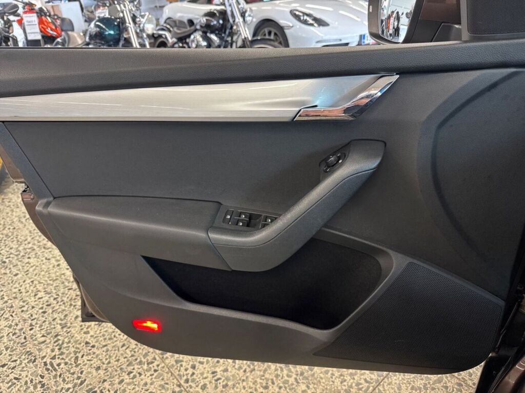 Skoda Octavia 2013 Ruskea (beige)