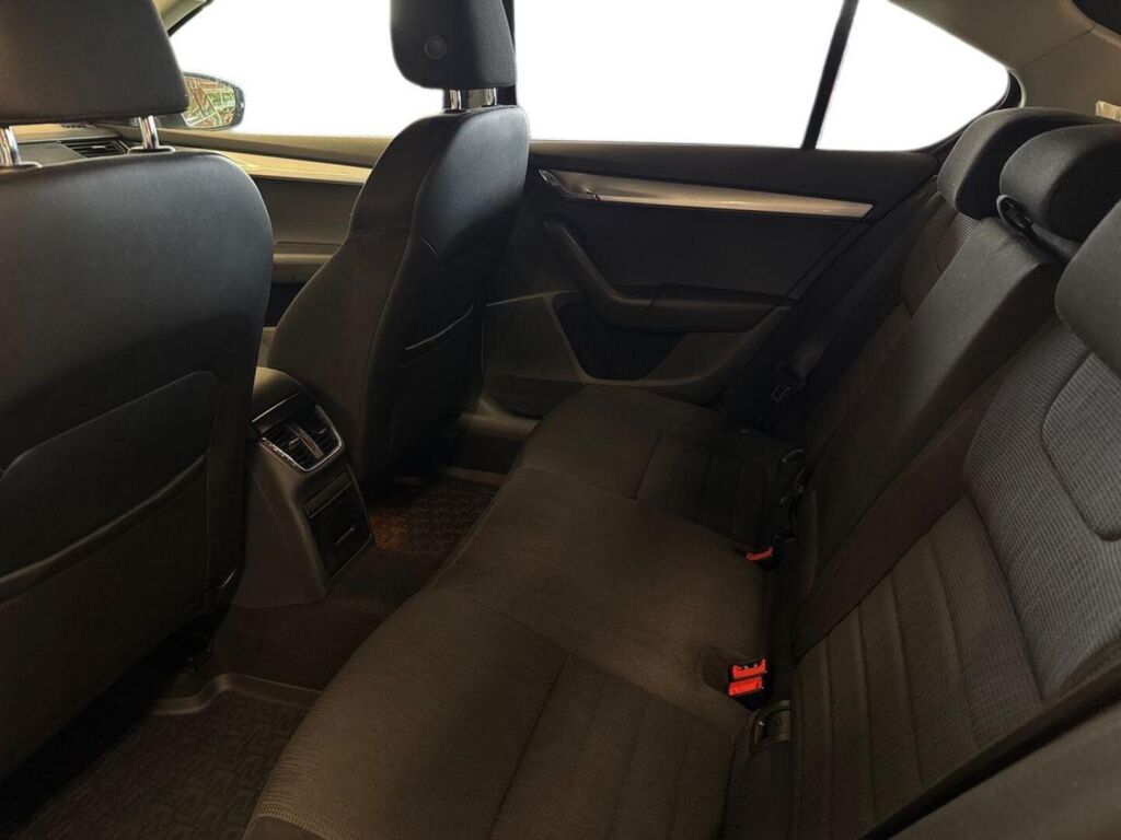 Skoda Octavia 2013 Ruskea (beige)