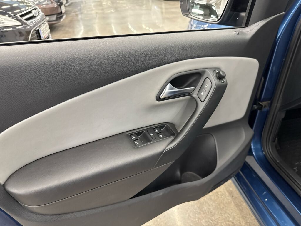 Volkswagen Polo 2013 Sininen