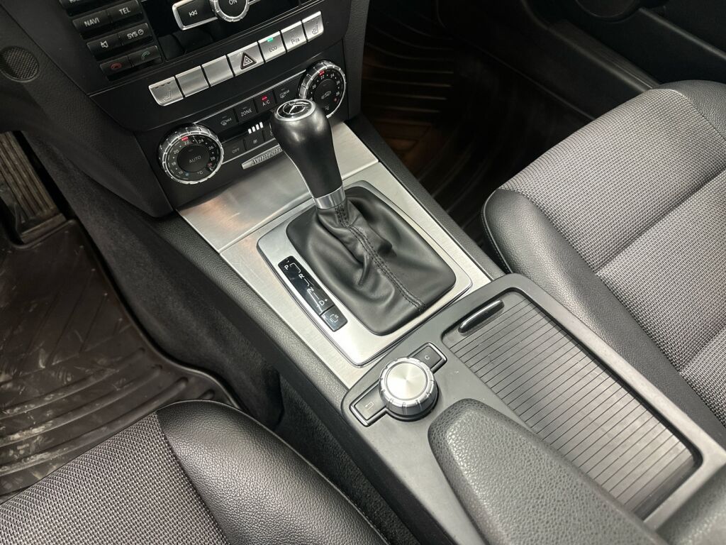 Mercedes-Benz C 2013 Musta