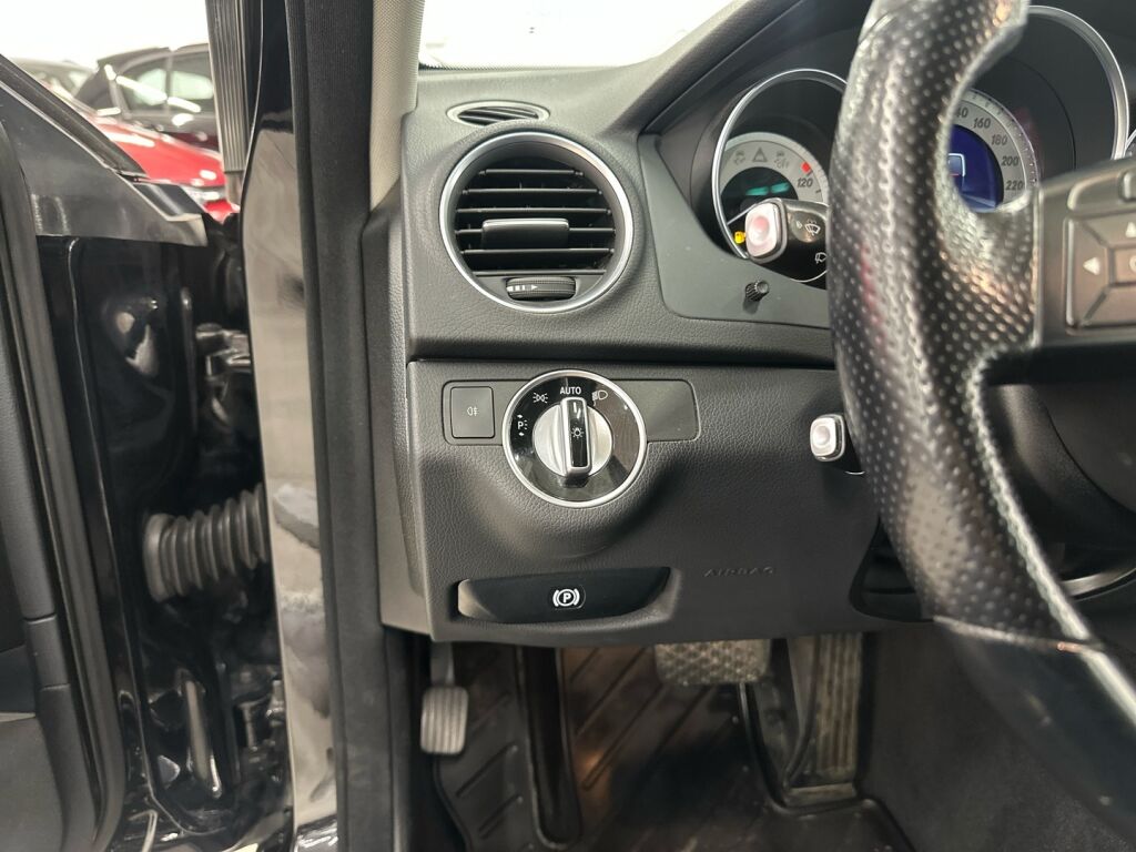 Mercedes-Benz C 2013 Musta