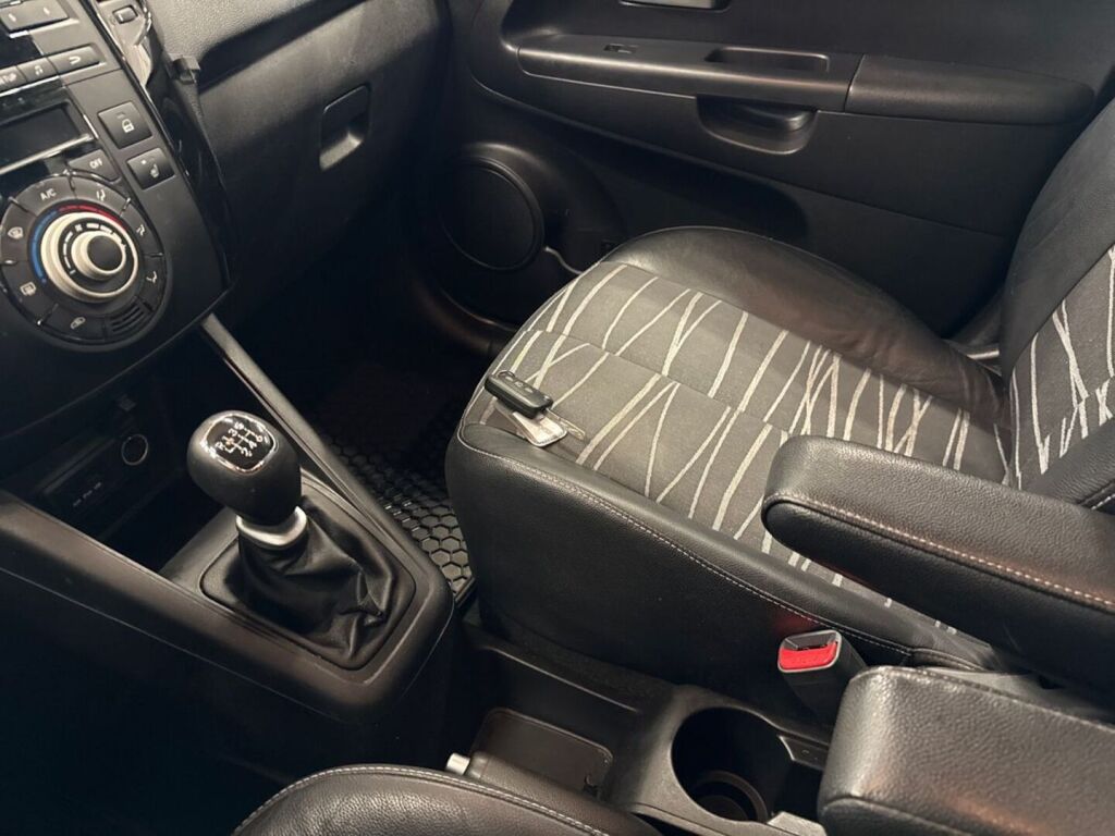 Kia Venga 2013 Ruskea (beige)