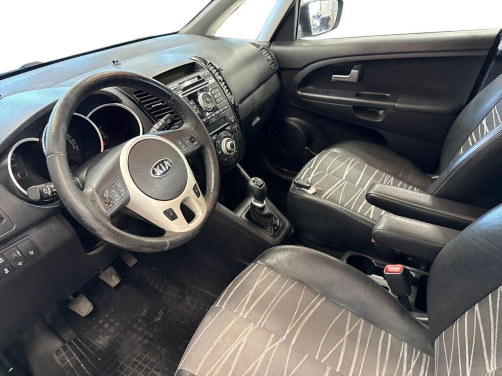 Kia Venga 2013 Ruskea (beige)