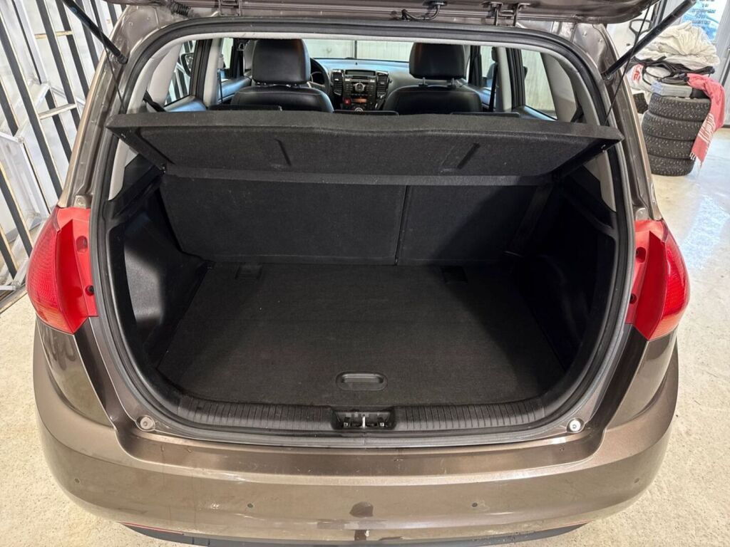 Kia Venga 2013 Ruskea (beige)