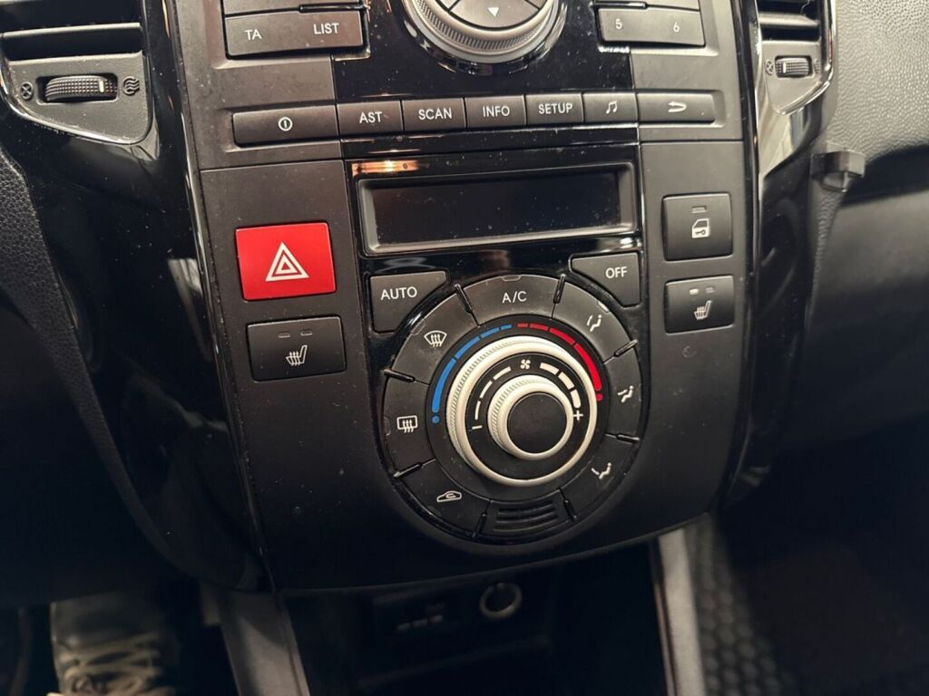 Kia Venga 2013 Ruskea (beige)