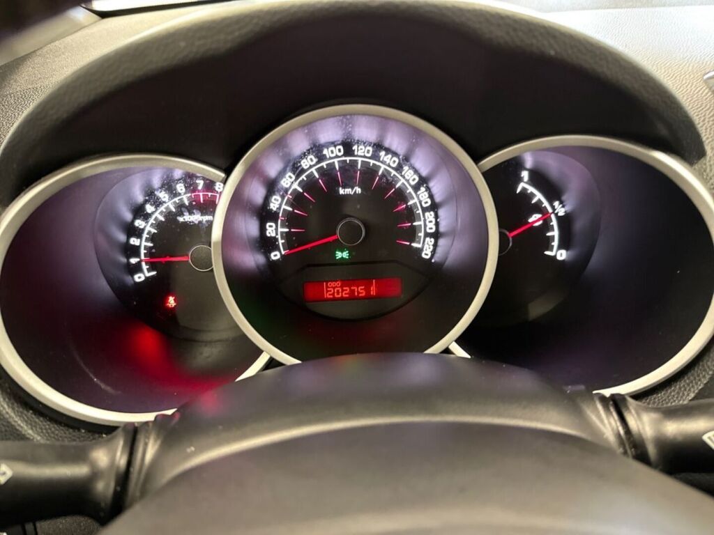 Kia Venga 2013 Ruskea (beige)