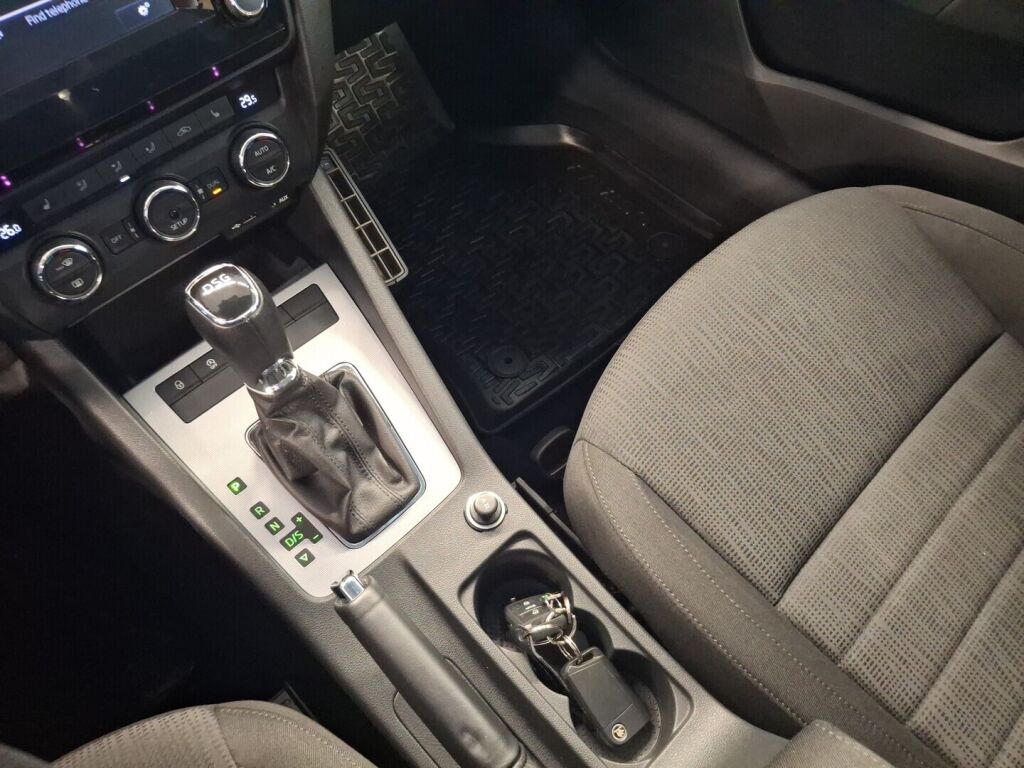 Skoda Octavia 2013 Valkoinen