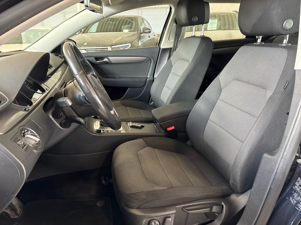 Volkswagen Passat 2013 Musta