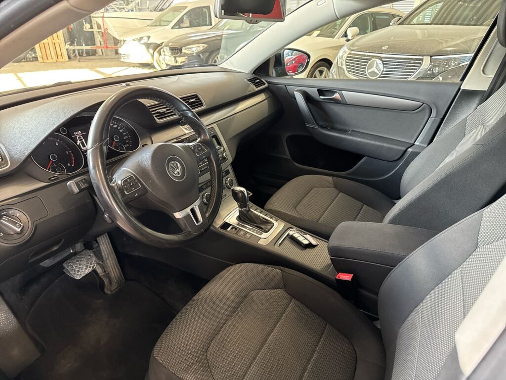 Volkswagen Passat 2013 Musta