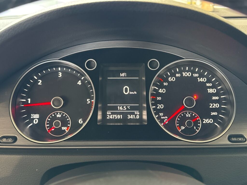 Volkswagen Passat 2013 Musta