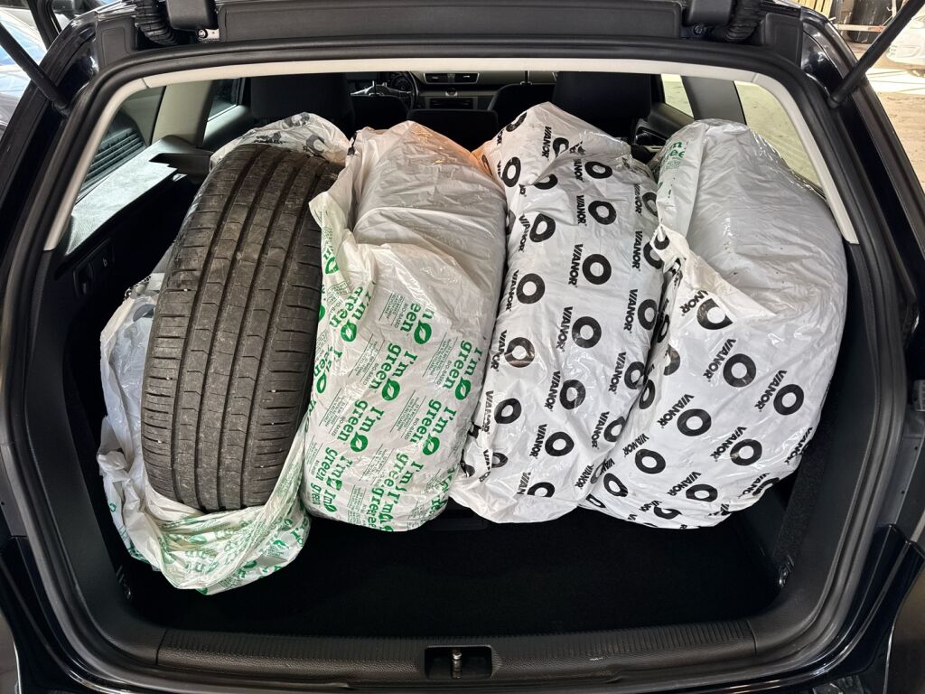 Volkswagen Passat 2013 Musta