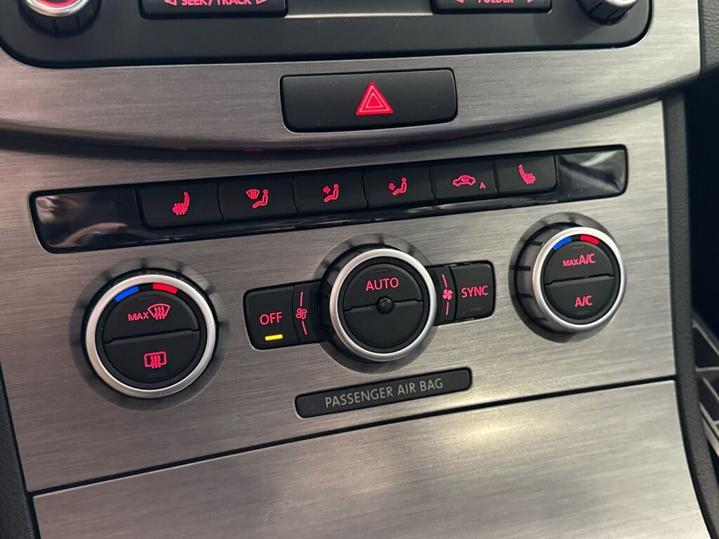 Volkswagen Passat 2013 Musta