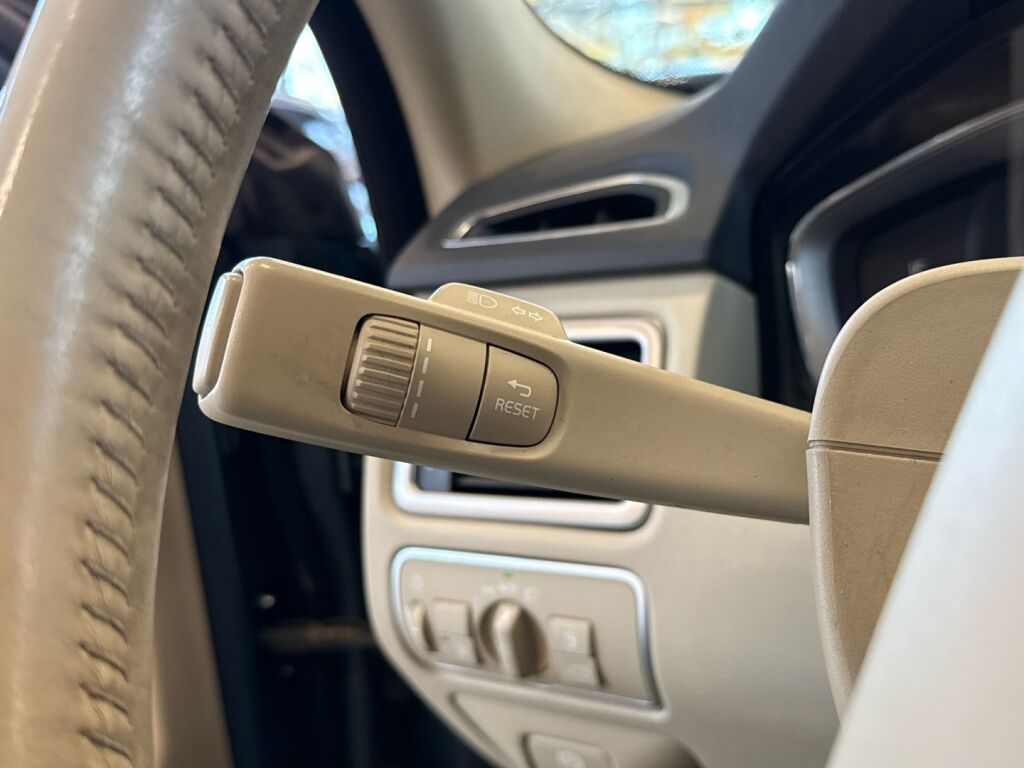 Volvo V70 2014 Sininen