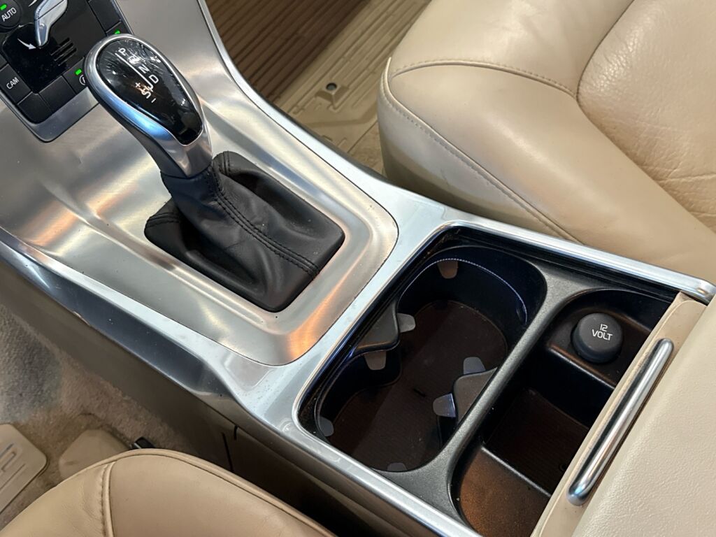 Volvo V70 2014 Sininen