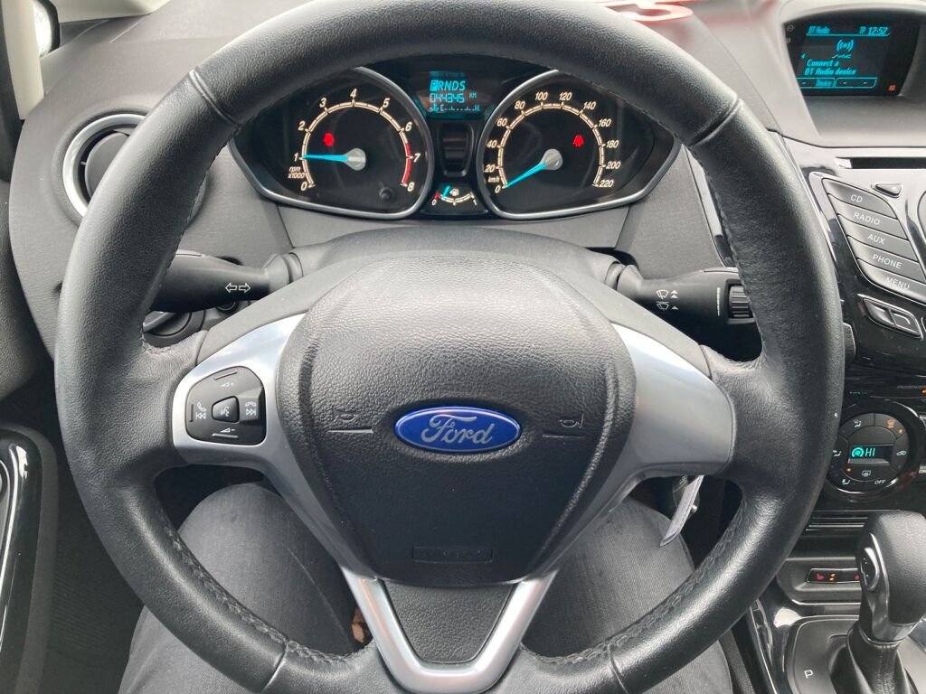 Ford Fiesta 2014 Metallinhohto Harmaa