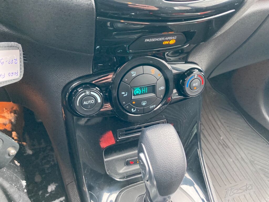 Ford Fiesta 2014 Metallinhohto Harmaa