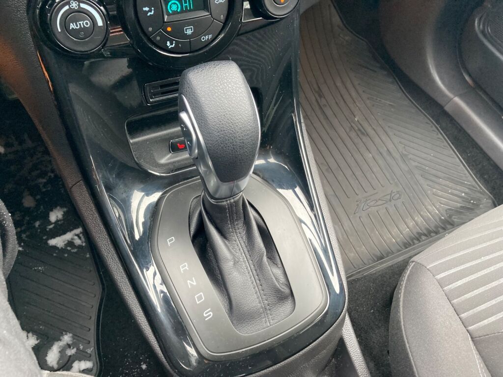 Ford Fiesta 2014 Metallinhohto Harmaa