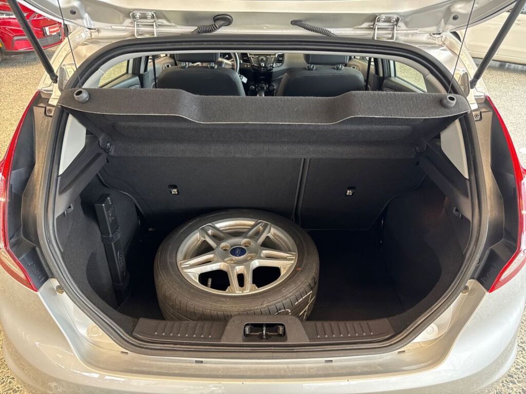 Ford Fiesta 2014 Metallinhohto Harmaa