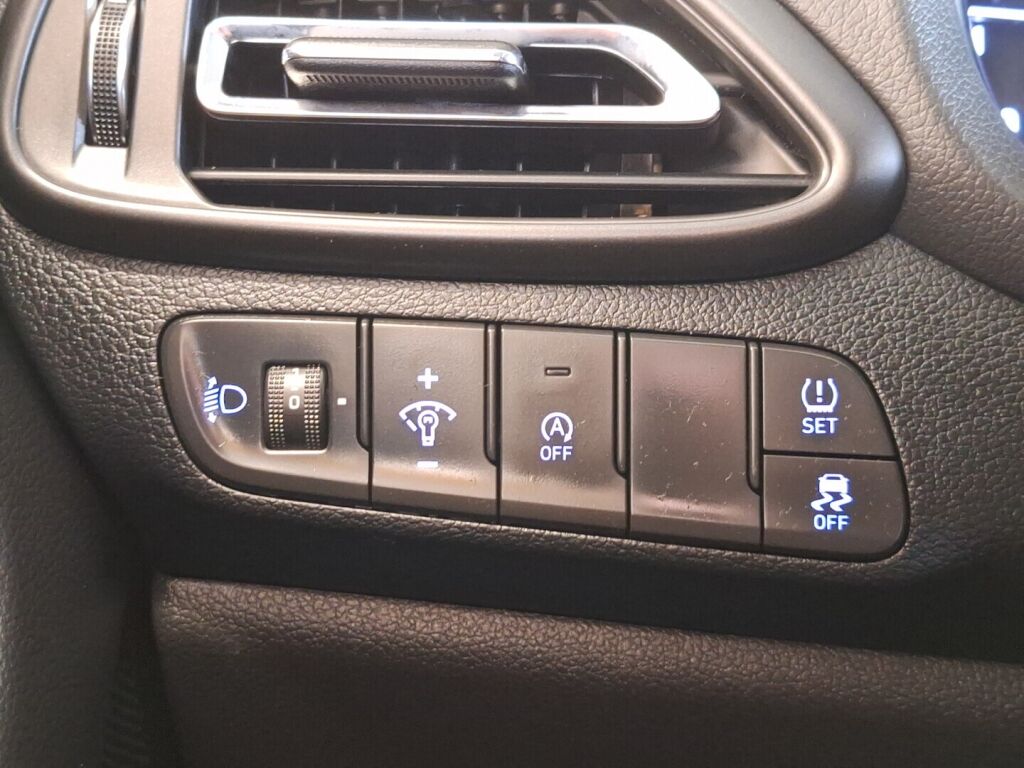 Hyundai i30 Hatchback 2021 Valkoinen