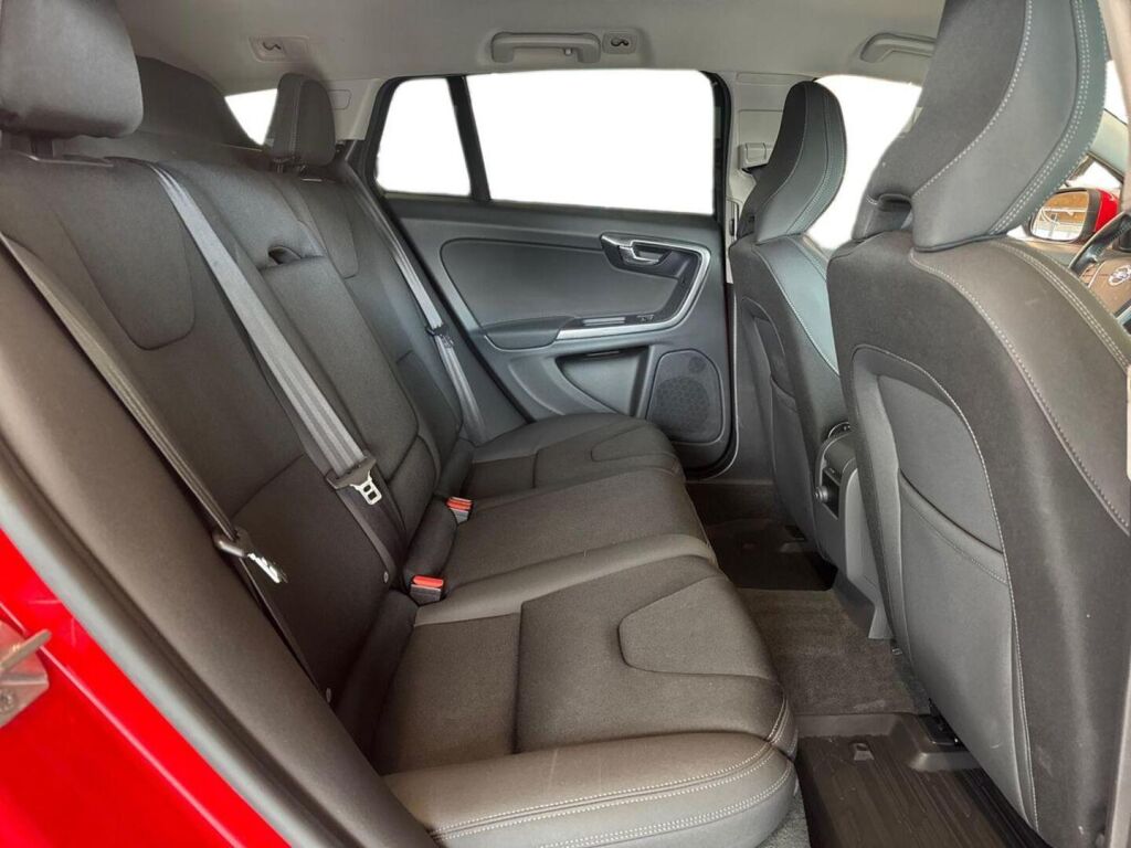 Volvo V60 2014 Punainen