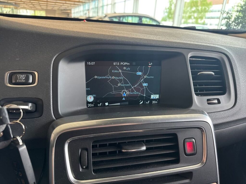Volvo V60 2014 Punainen