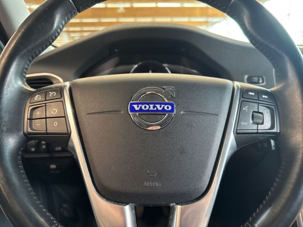 Volvo V60 2014 Punainen