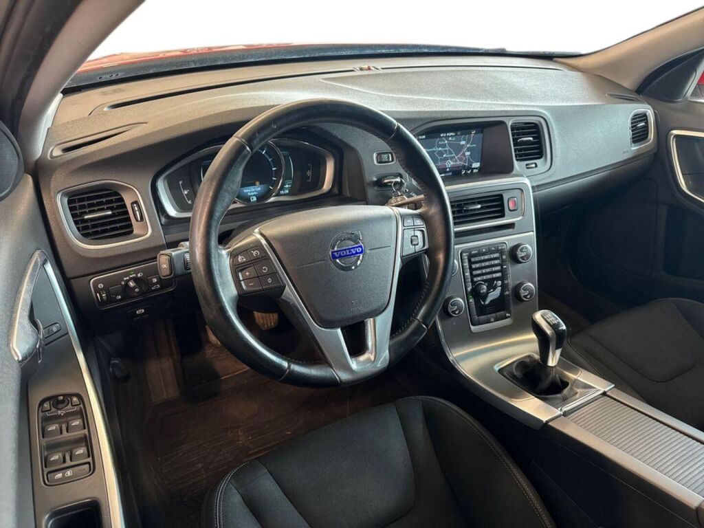 Volvo V60 2014 Punainen