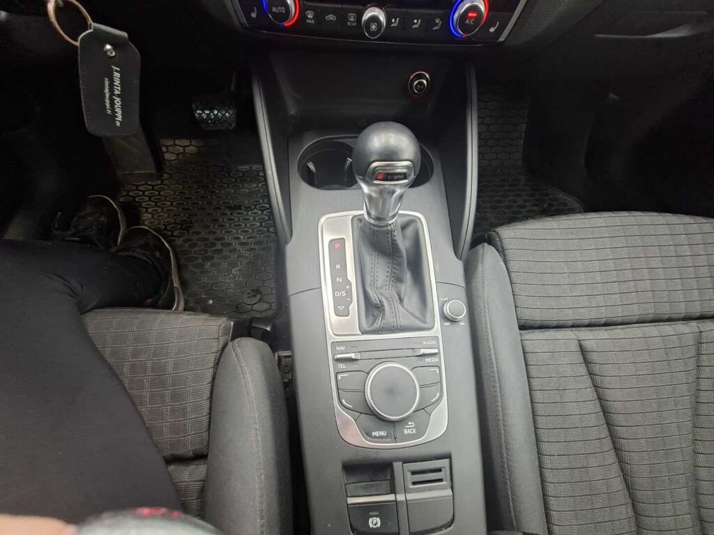 Audi A3 2014 Punainen