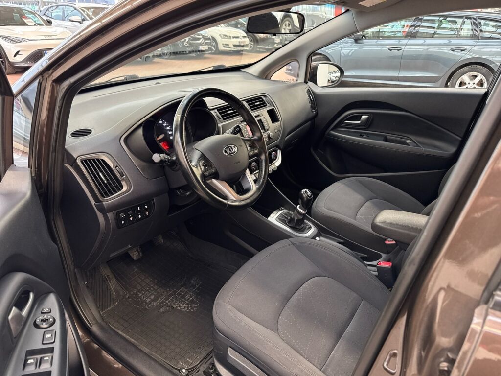 Kia Rio 2014 Ruskea (beige)