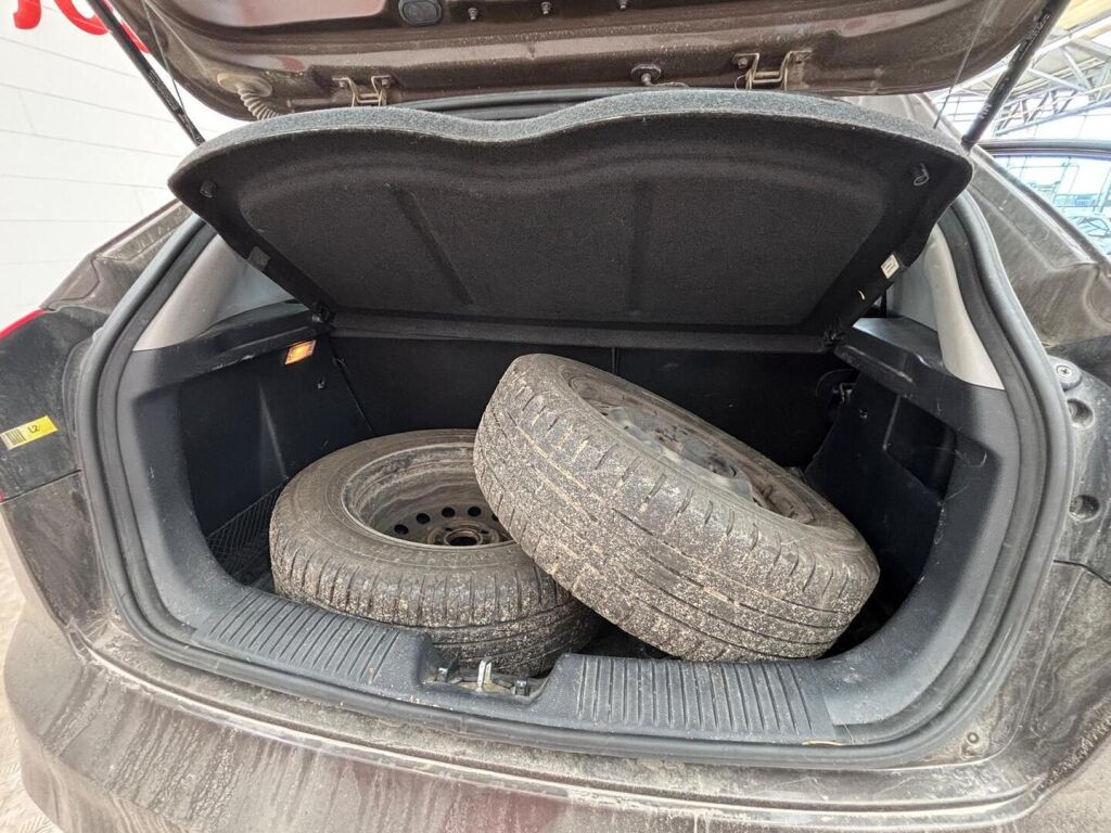 Kia Rio 2014 Ruskea (beige)